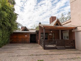 Foto 6 de VENTA CASA CON PILETA CUATRO DORMITORIOS EN FUNES