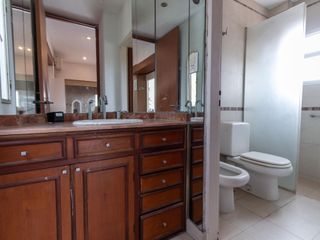 Foto 30 de VENTA CASA CON PILETA CUATRO DORMITORIOS EN FUNES