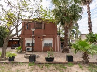 Foto 5 de VENTA CASA CON PILETA CUATRO DORMITORIOS EN FUNES