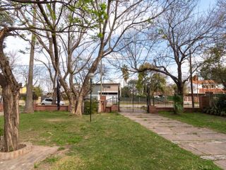 Foto 8 de VENTA CASA CON PILETA CUATRO DORMITORIOS EN FUNES