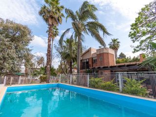 Foto 1 de VENTA CASA CON PILETA CUATRO DORMITORIOS EN FUNES
