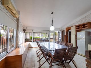 Foto 18 de VENTA CASA CON PILETA CUATRO DORMITORIOS EN FUNES