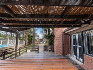Foto 40 de VENTA CASA CON PILETA CUATRO DORMITORIOS EN FUNES