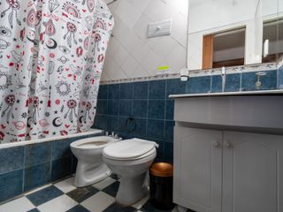 Foto 24 de VENTA CASA CON PILETA CUATRO DORMITORIOS EN FUNES