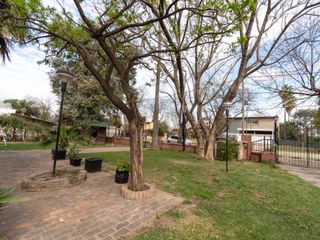 Foto 11 de VENTA CASA CON PILETA CUATRO DORMITORIOS EN FUNES