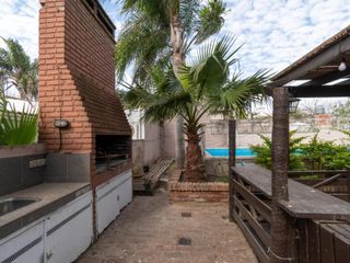 Foto 38 de VENTA CASA CON PILETA CUATRO DORMITORIOS EN FUNES