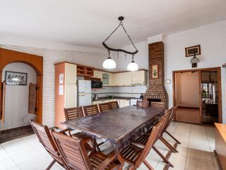 Foto 17 de VENTA CASA CON PILETA CUATRO DORMITORIOS EN FUNES
