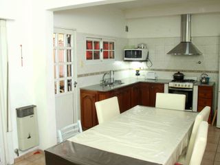 Foto 1 de CASAS EN VENTA EN LA PLATA DE TRES DORMITORIOS