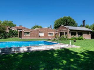 Foto 1 de Casa Planta Baja, 4 Dormitorios  en Villa Elisa