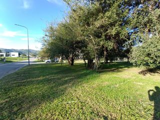 Foto 2 de VENTA LOTE DE 1412 METROS EN BARRIO LA ARBOLADA