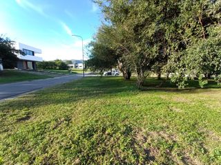 Foto 4 de VENTA LOTE DE 1412 METROS EN BARRIO LA ARBOLADA