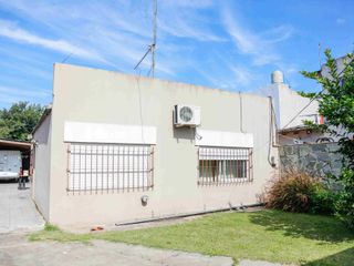 Foto 5 de Casa VENTA La Plata 4 dormitorios APTO BANCO