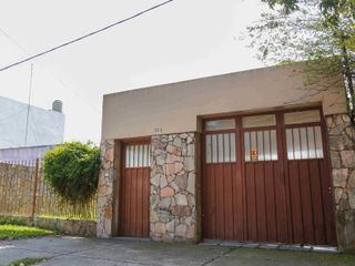 Foto 2 de Casa VENTA La Plata 4 dormitorios APTO BANCO