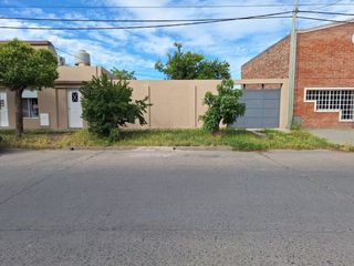 Foto 3 de VENTA DE CASA C/ LOTE A 2 CDRAS AV. VILLA ROSAS