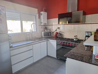 Foto 4 de VENTA DE CASA C/ LOTE A 2 CDRAS AV. VILLA ROSAS
