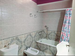 Foto 8 de VENTA DE CASA C/ LOTE A 2 CDRAS AV. VILLA ROSAS