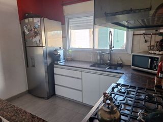 Foto 5 de VENTA DE CASA C/ LOTE A 2 CDRAS AV. VILLA ROSAS