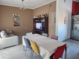 Foto 7 de VENTA DE CASA C/ LOTE A 2 CDRAS AV. VILLA ROSAS
