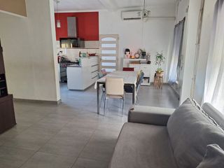Foto 6 de VENTA DE CASA C/ LOTE A 2 CDRAS AV. VILLA ROSAS