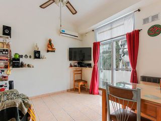 Foto 1 de Venta PH 2 ambientes con balcon Villa Devoto