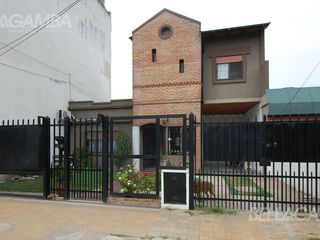 Foto 1 de CASA VENTA  WILLIAMS MORRIS 4 AMBIENTES  LOTE PROPIO