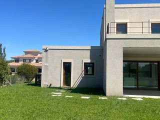 Foto 44 de VENTA CASA DE 7 AMB. EN EL COUNTRY LA PROVIDENCIA CANNING