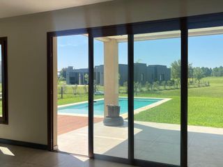 Foto 41 de VENTA CASA DE 7 AMB. EN EL COUNTRY LA PROVIDENCIA CANNING