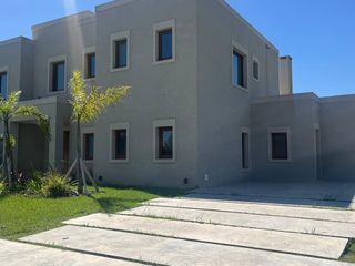 Foto 50 de VENTA CASA DE 7 AMB. EN EL COUNTRY LA PROVIDENCIA CANNING
