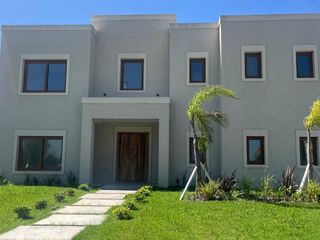 Foto 54 de VENTA CASA DE 7 AMB. EN EL COUNTRY LA PROVIDENCIA CANNING