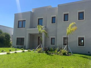 Foto 55 de VENTA CASA DE 7 AMB. EN EL COUNTRY LA PROVIDENCIA CANNING