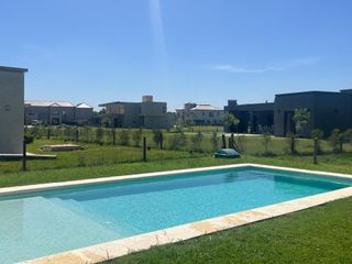 Foto 57 de VENTA CASA DE 7 AMB. EN EL COUNTRY LA PROVIDENCIA CANNING