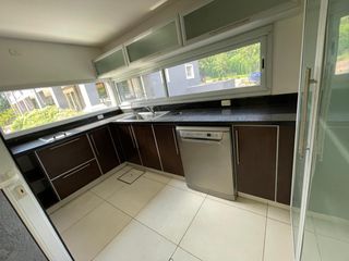 Foto 17 de Importante Casa en Las Delicias 4 dormitorios, con pileta, q