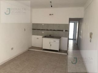 Foto 2 de Departamento en  alquiler de 1 dormitorio  con cochera