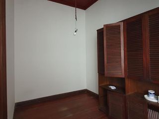 Foto 7 de Esmeralda 1000 piso 2do por escalera.-