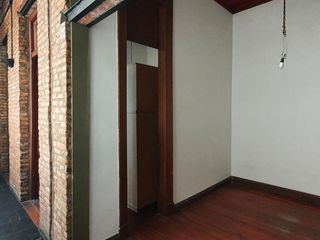Foto 6 de Esmeralda 1000 piso 2do por escalera.-