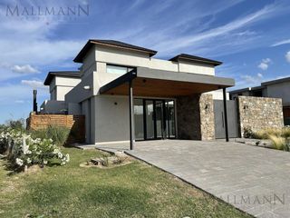 Foto 3 de Casa sobre la laguna en Pilará La calesa | Mallmann propiedades