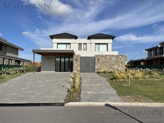 Foto 2 de Casa sobre la laguna en Pilará La calesa | Mallmann propiedades