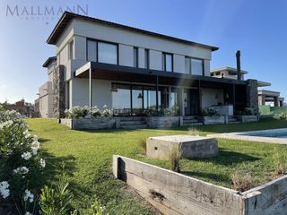 Foto 1 de Casa sobre la laguna en Pilará La calesa | Mallmann propiedades