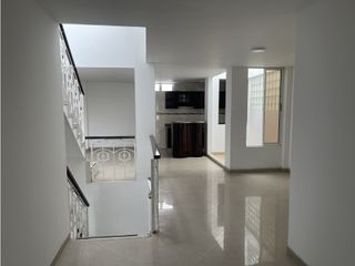 Foto 3 de Casa con terraza y parqueadero automático en las Mercedes, Palmira.