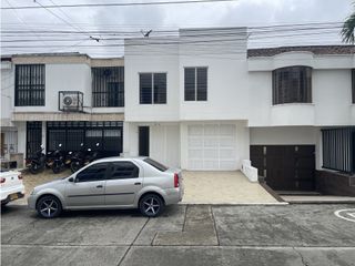 Foto 1 de Casa con terraza y parqueadero automático en las Mercedes, Palmira.