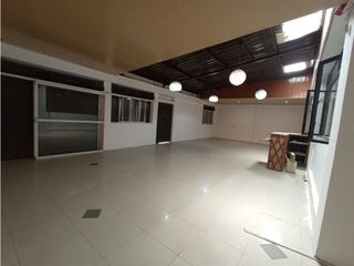 Foto 9 de La Carolina, Casa Comercial en Renta, 395m2, 9 Ambientes