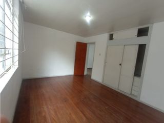 Foto 3 de La Carolina, Casa Comercial en Renta, 395m2, 9 Ambientes