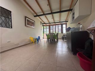 Foto 2 de Guayllabamba, Casa Comercial en Renta, 130m2, 9 Ambientes