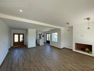 Foto 4 de Casa a estrenar con 3 dormitorios en venta en Vila Marina
