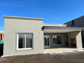 Foto 1 de Casa a estrenar con 3 dormitorios en venta en Vila Marina