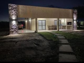 Foto 1 de Casa en venta - 4 Dormitorios 4 Baños - 50.000Mts2 - Mendoza