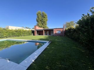Foto 9 de Casa en alquiler en barrio Santa Guadalupe Pilar del Este