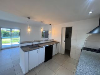 Foto 32 de Casa en alquiler en barrio Santa Guadalupe Pilar del Este
