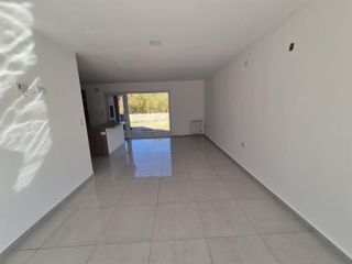 Foto 4 de Alquiler Duplex 2 dorm B. La Castellana Neuquen