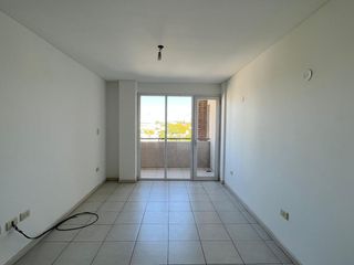 Foto 3 de En alquiler Departamento 1 dormitorio, cochera y baulera - Cipolletti Centro